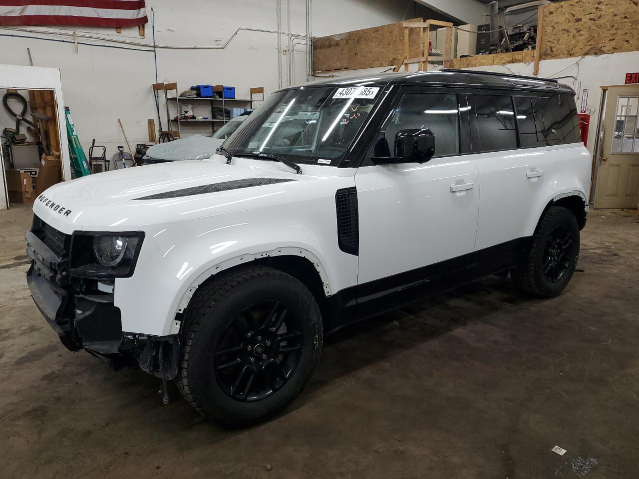 2024 LAND ROVER DEFENDER 1