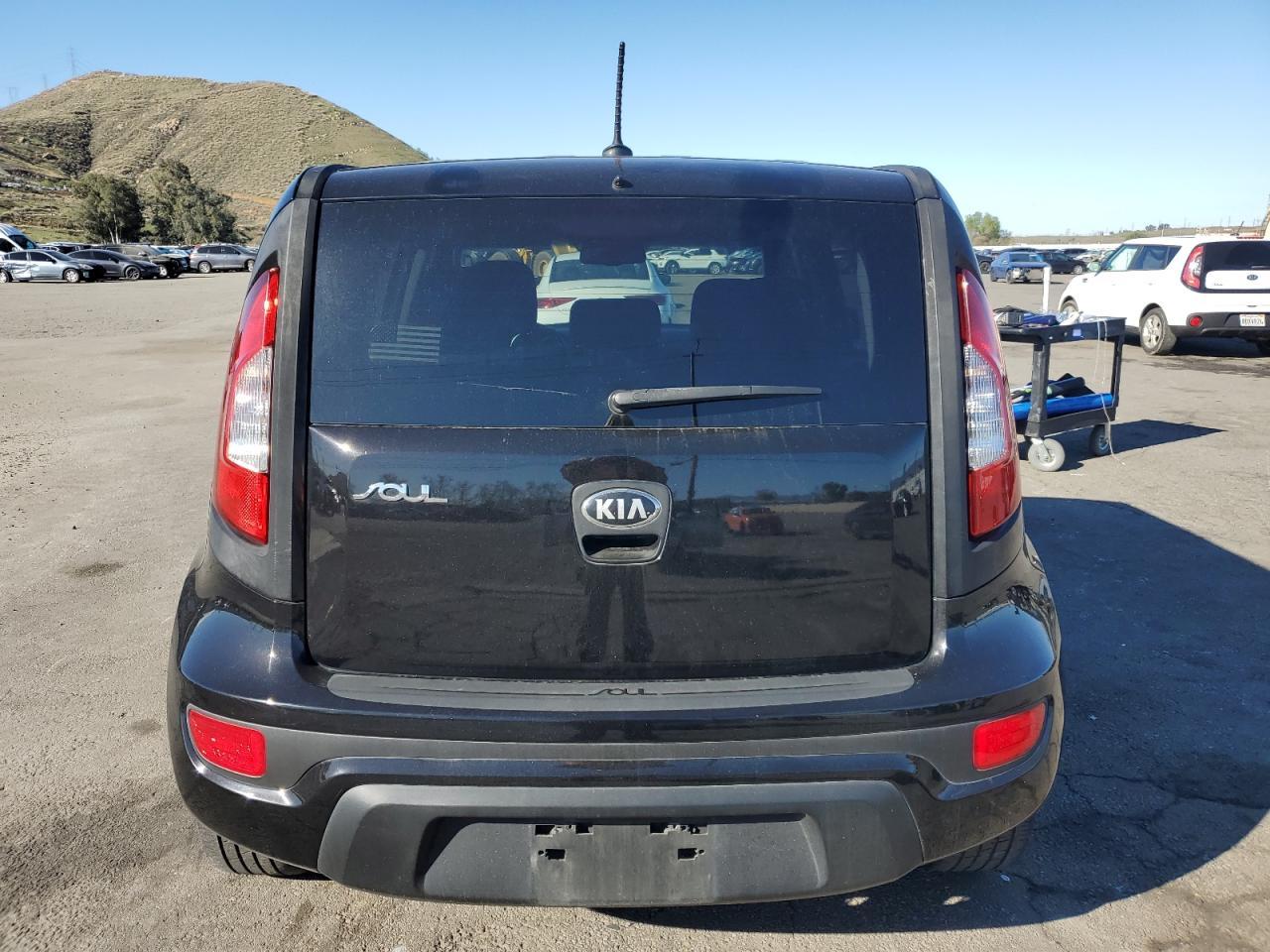 2013 KIA SOUL + - Image 6