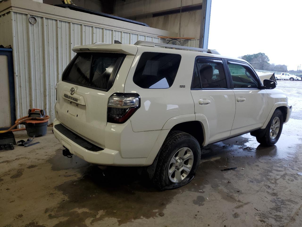 2017 TOYOTA 4RUNNER SR - Фото 3