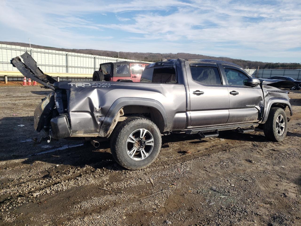 2017 TOYOTA TACOMA DOU - Фото 3