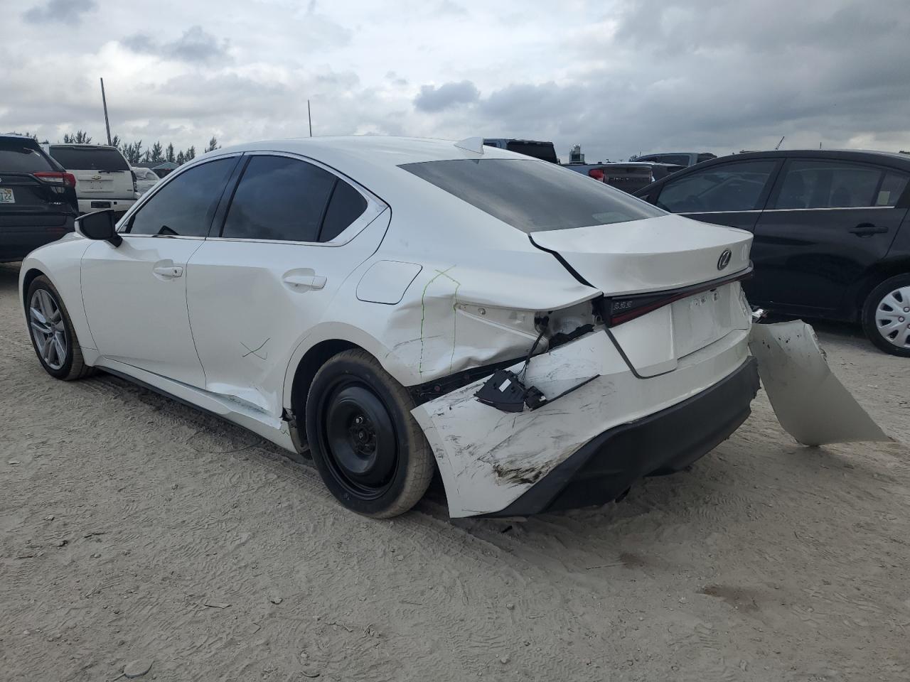 2021 LEXUS IS 300 - Фото 2