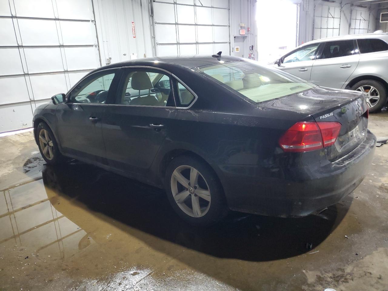 2013 VOLKSWAGEN PASSAT SE - Image 2