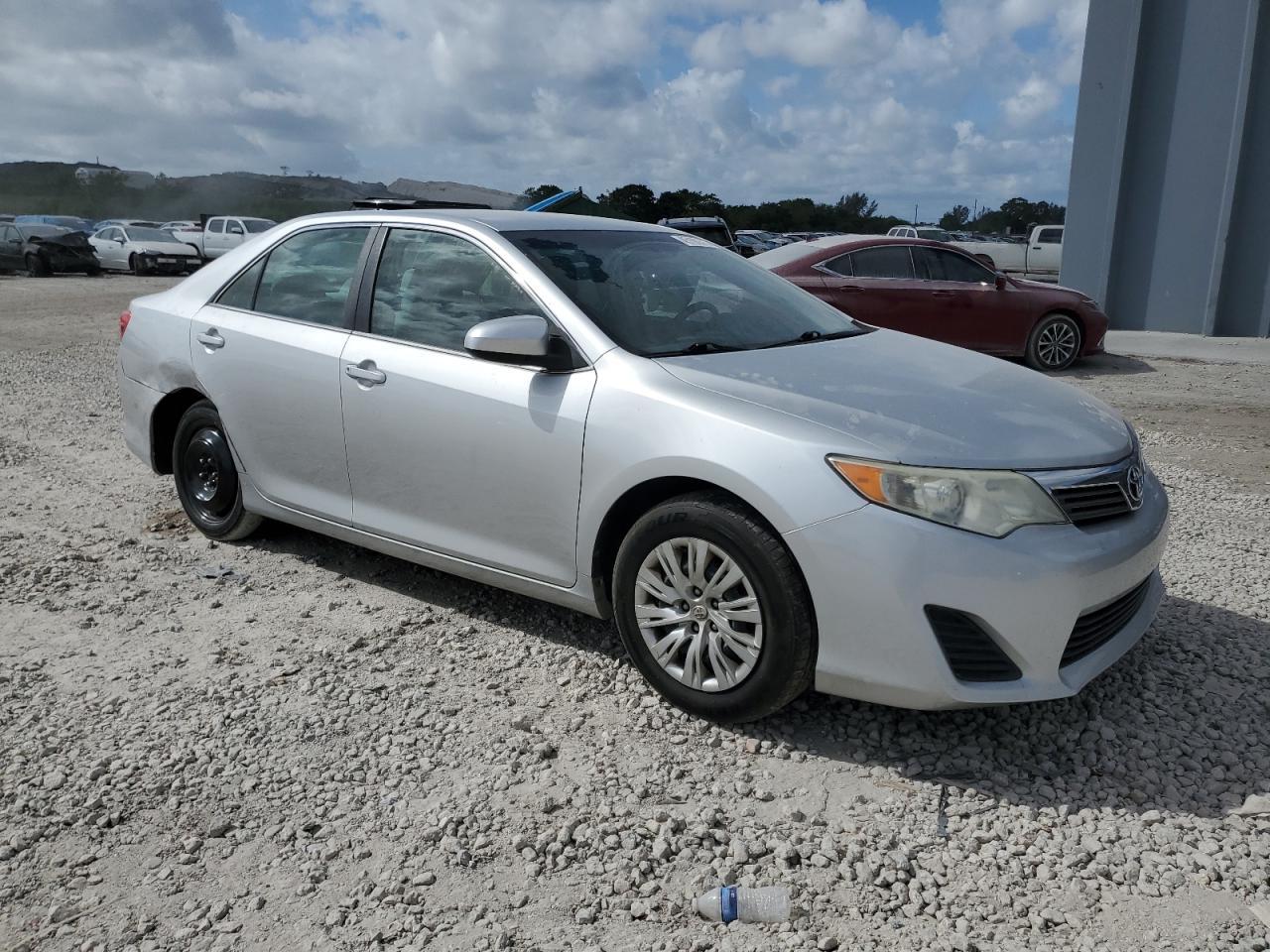 2014 TOYOTA CAMRY L - Image 4
