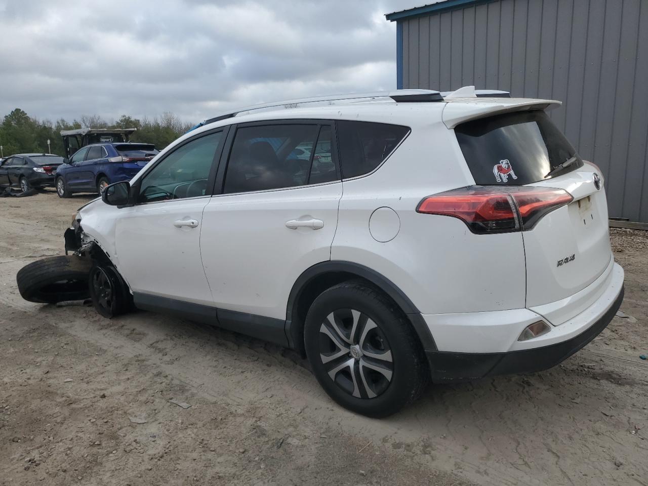 2016 TOYOTA RAV4 LE - Фото 2
