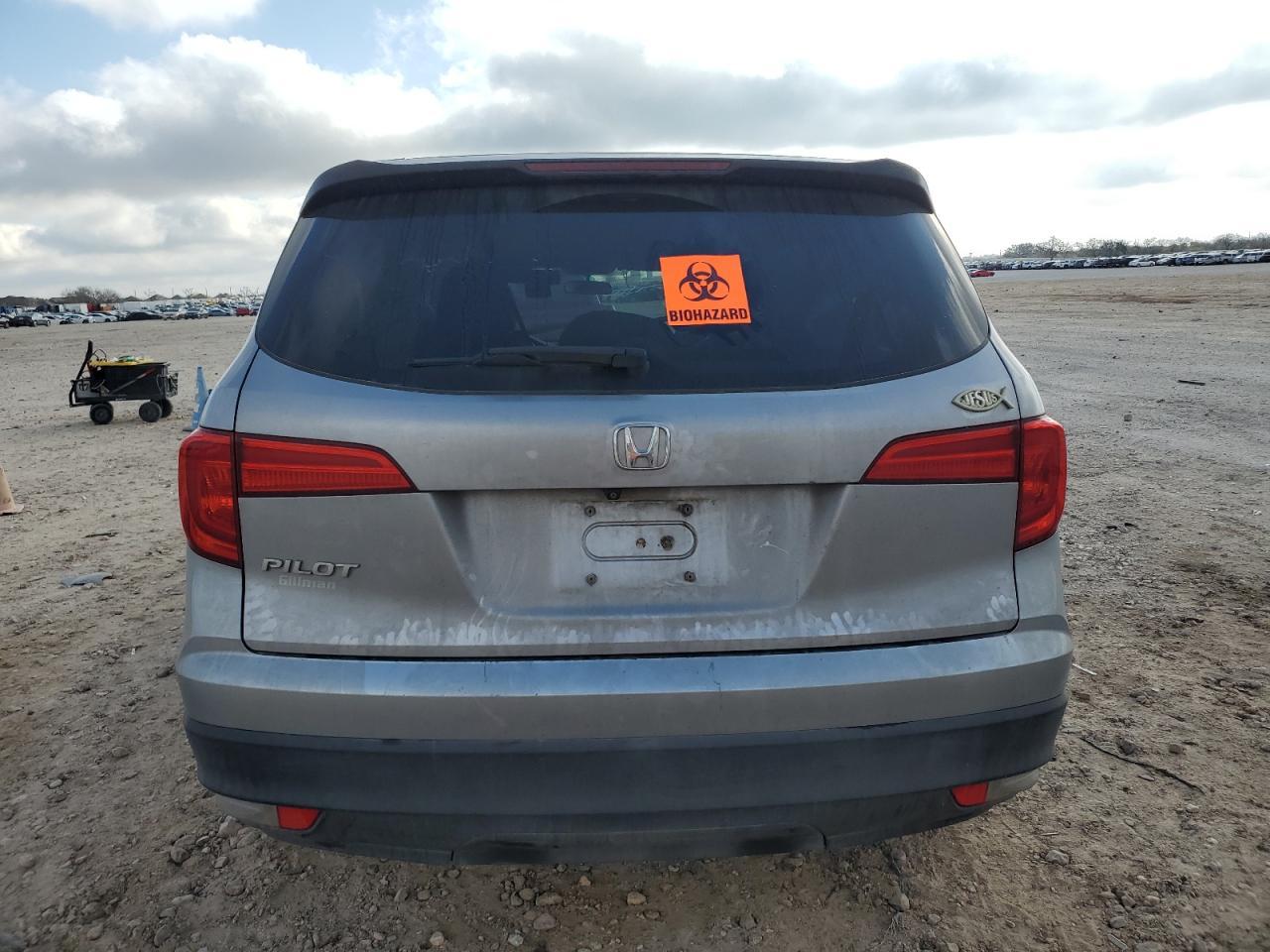 2017 HONDA PILOT LX - Image 6