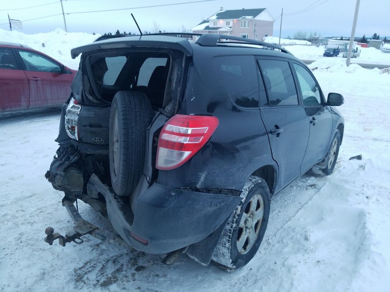 2011 TOYOTA RAV4 - Фото 3