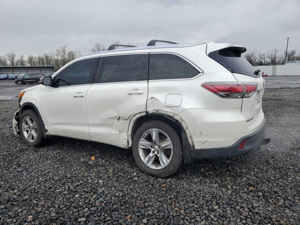 2015 TOYOTA HIGHLANDER - Фото 2