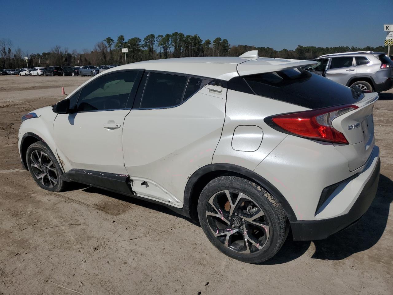 2019 TOYOTA C-HR XLE - Фото 2