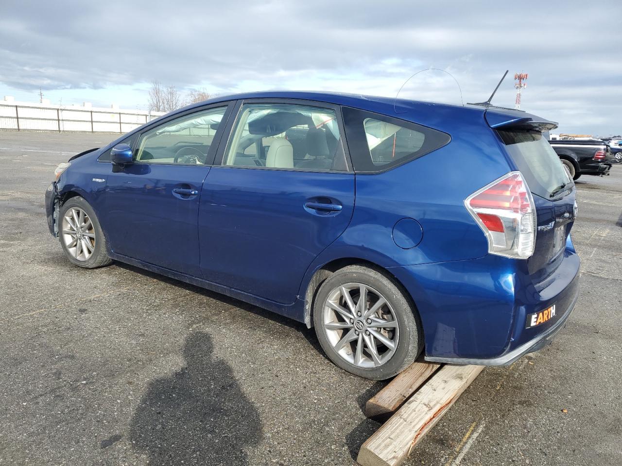 2015 TOYOTA PRIUS V - Image 2
