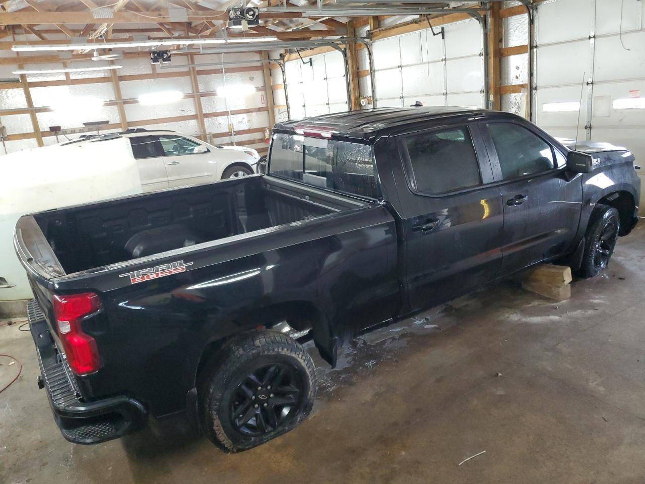 2019 CHEVROLET SILVERADO - Фото 3