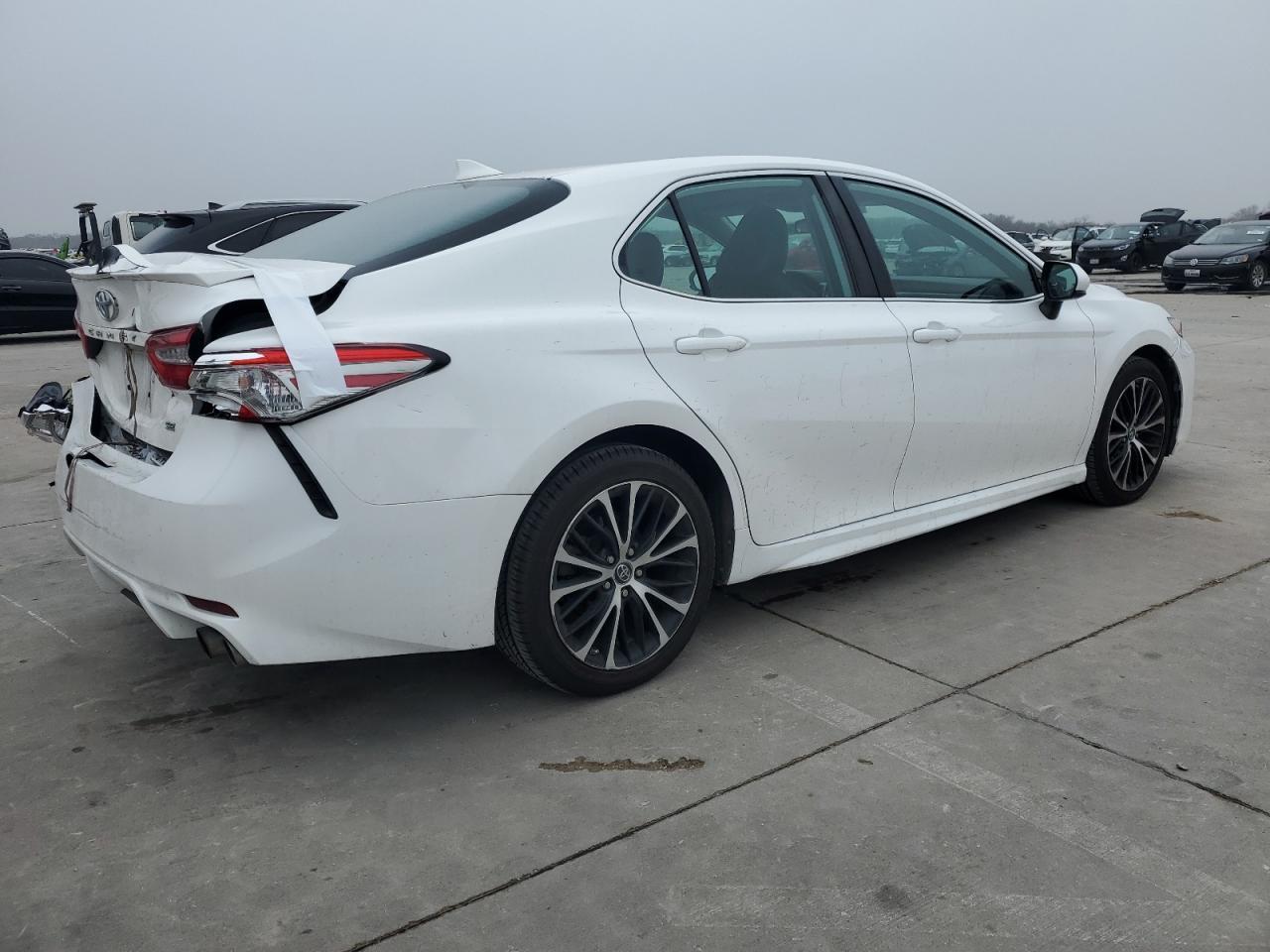 2019 TOYOTA CAMRY L - Фото 3