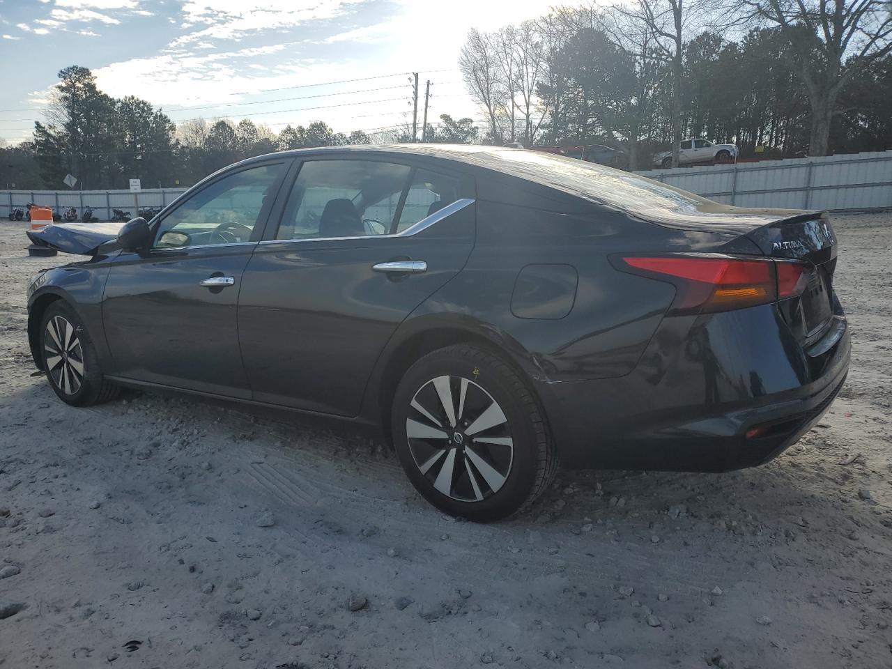 2022 NISSAN ALTIMA SV - Image 2