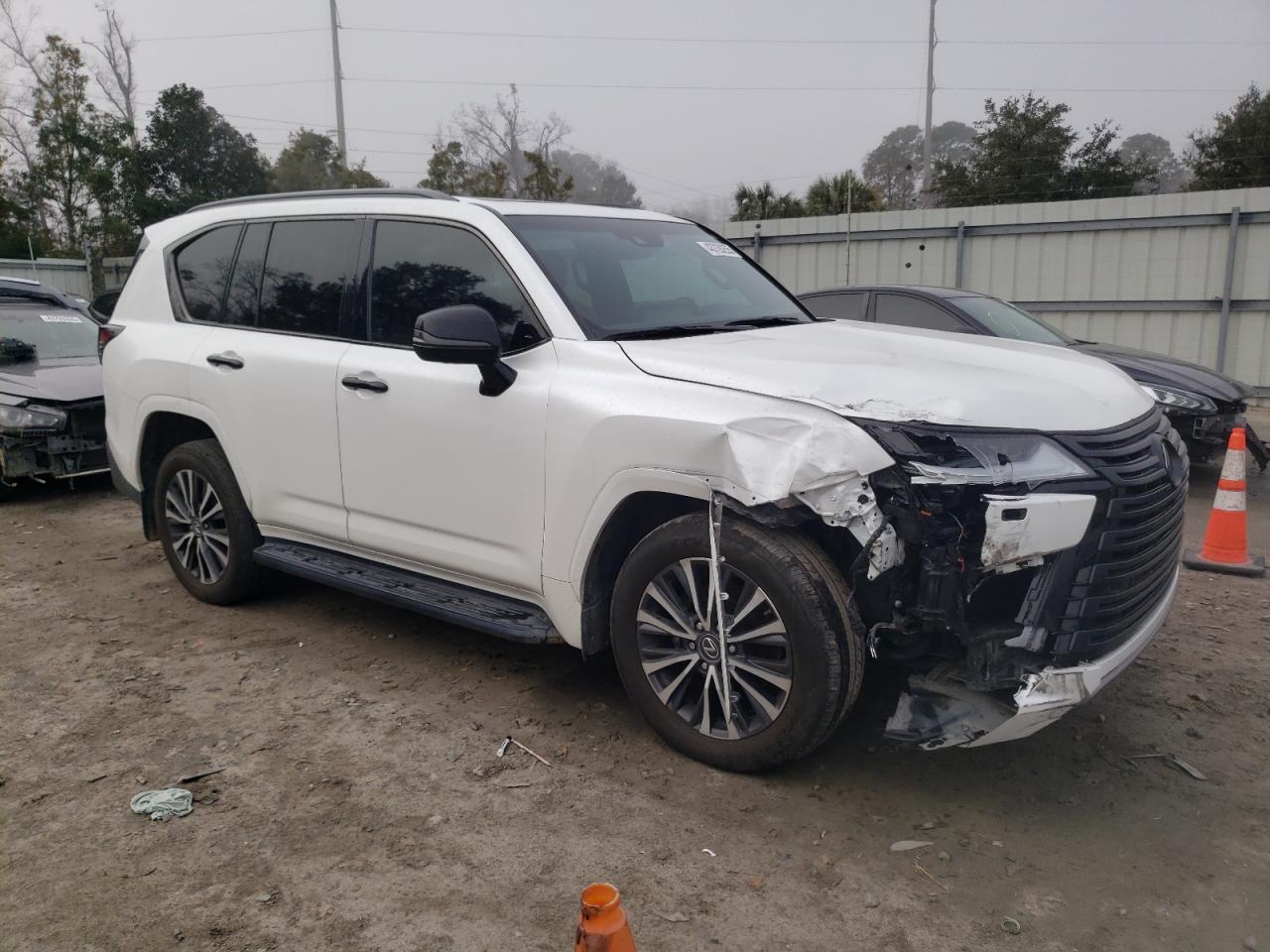 2023 LEXUS LX 600 BAS - Image 4