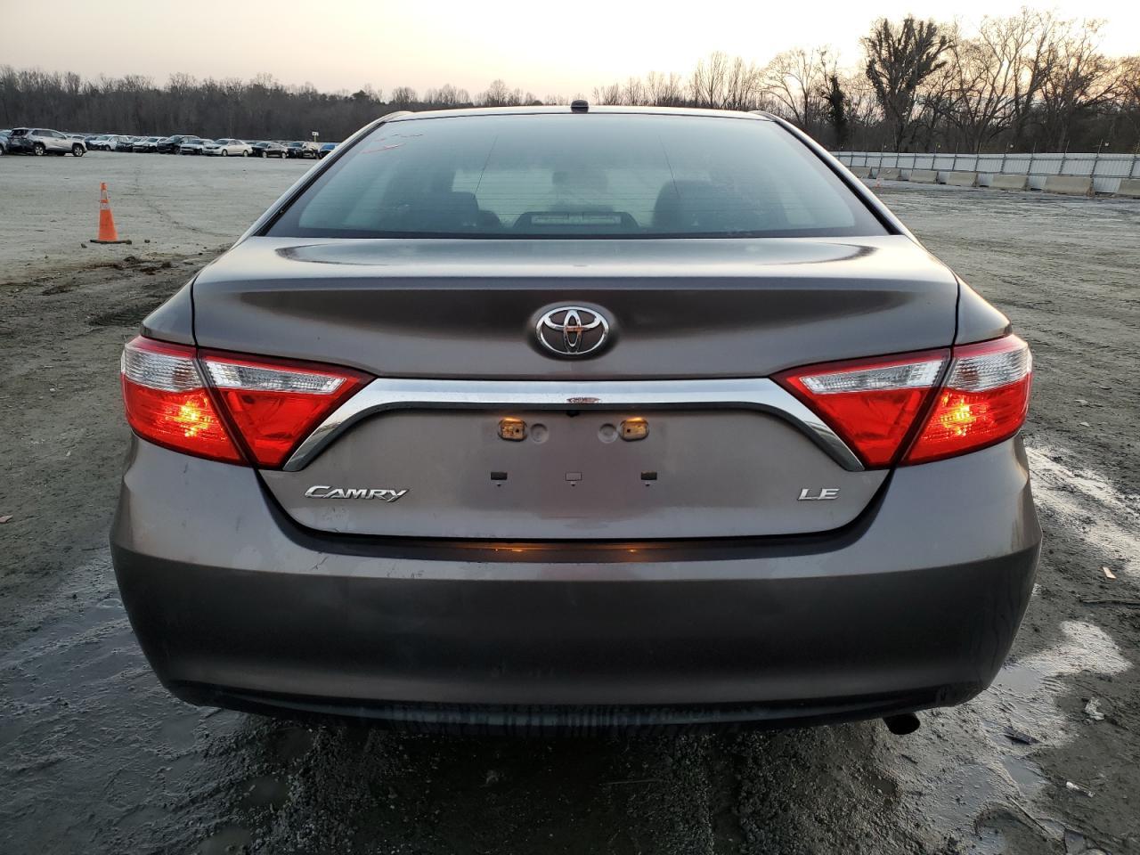 2015 TOYOTA CAMRY LE - Фото 6