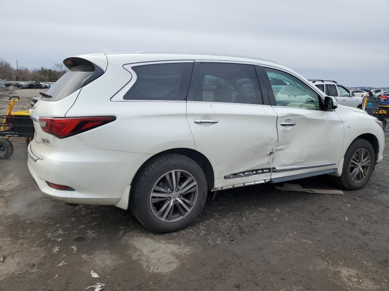 2019 INFINITI QX60 LUXE - Image 3