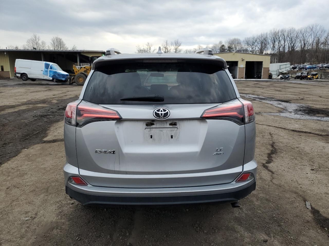 2016 TOYOTA RAV4 LE - Фото 6