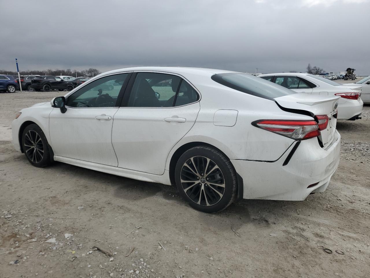 2018 TOYOTA CAMRY L - Фото 2