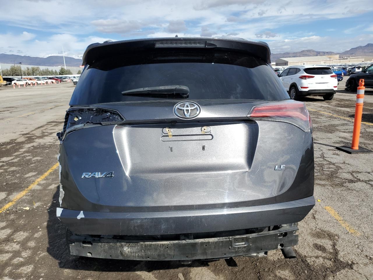 2017 TOYOTA RAV4 LE - Фото 6