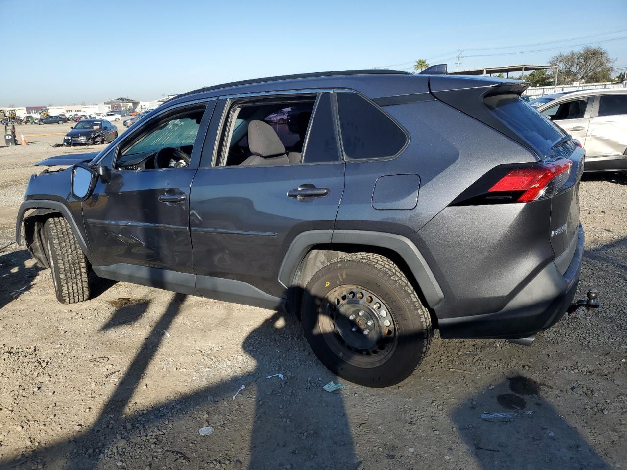 2021 TOYOTA RAV4 LE - Фото 2