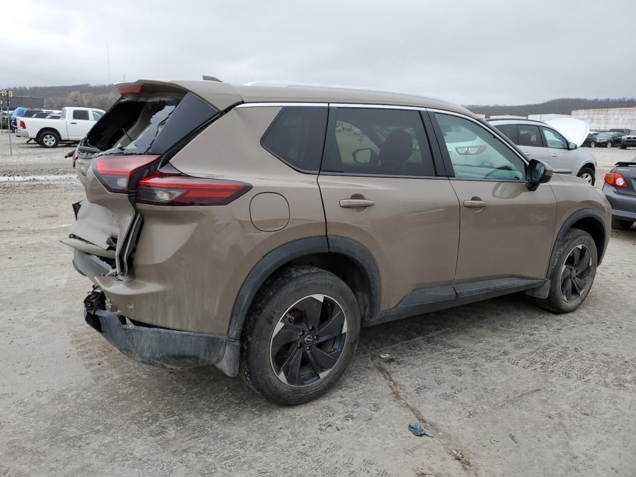 2024 NISSAN ROGUE SV - Фото 3