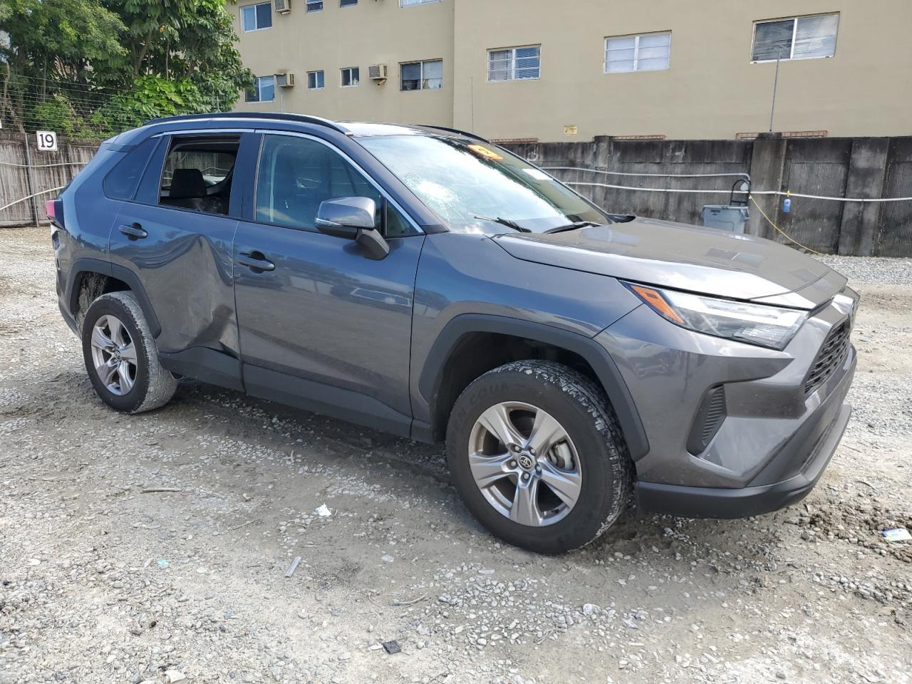 2022 TOYOTA RAV4 XLE - Фото 4