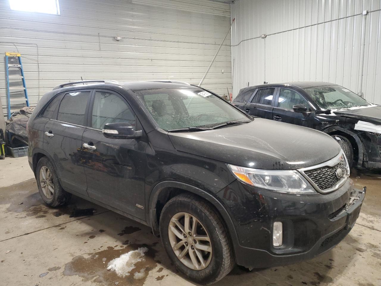 2014 KIA SORENTO LX - Image 4