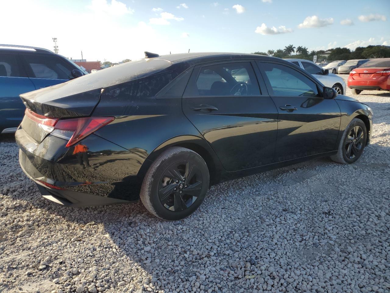 2022 HYUNDAI ELANTRA SE - Фото 3