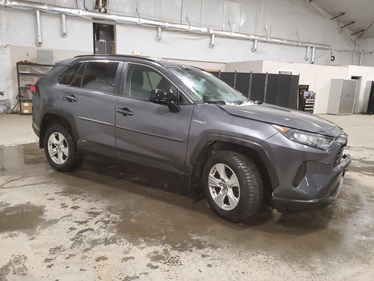 2021 TOYOTA RAV4 LE - Фото 4