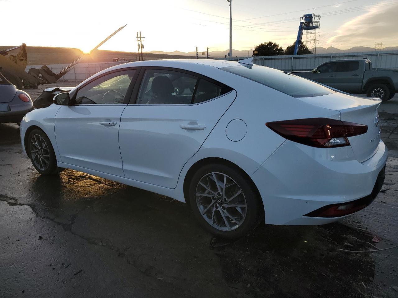 2019 HYUNDAI ELANTRA SE - Фото 2