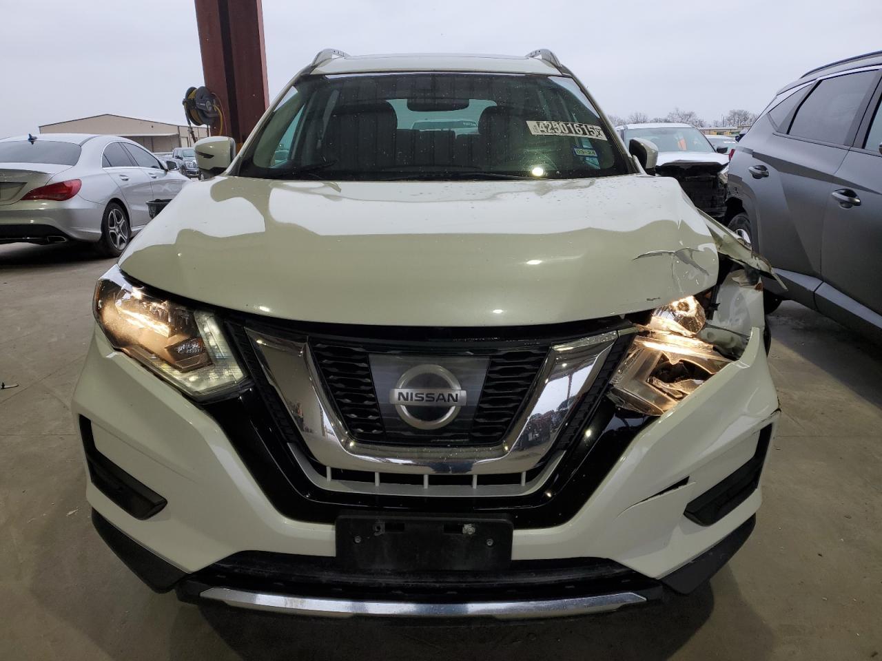 2017 NISSAN ROGUE SV - Image 5