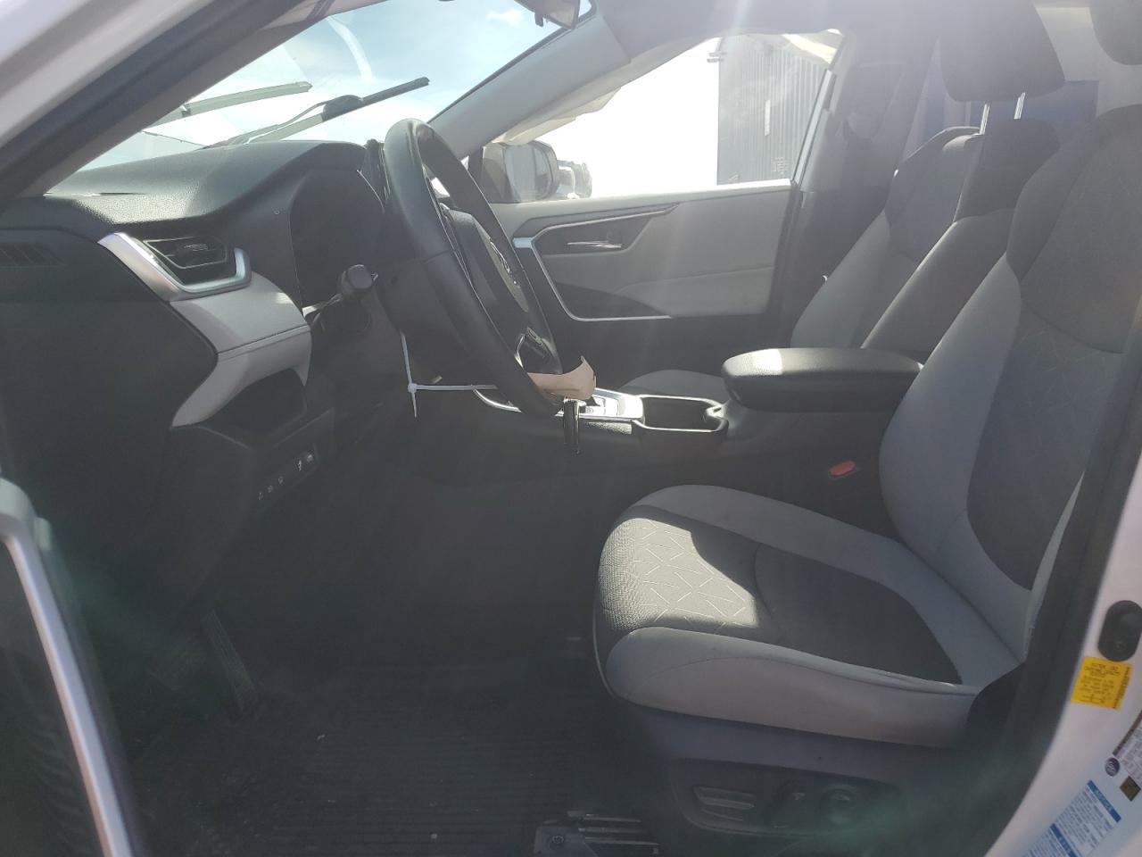 2020 TOYOTA RAV4 XLE - Image 7