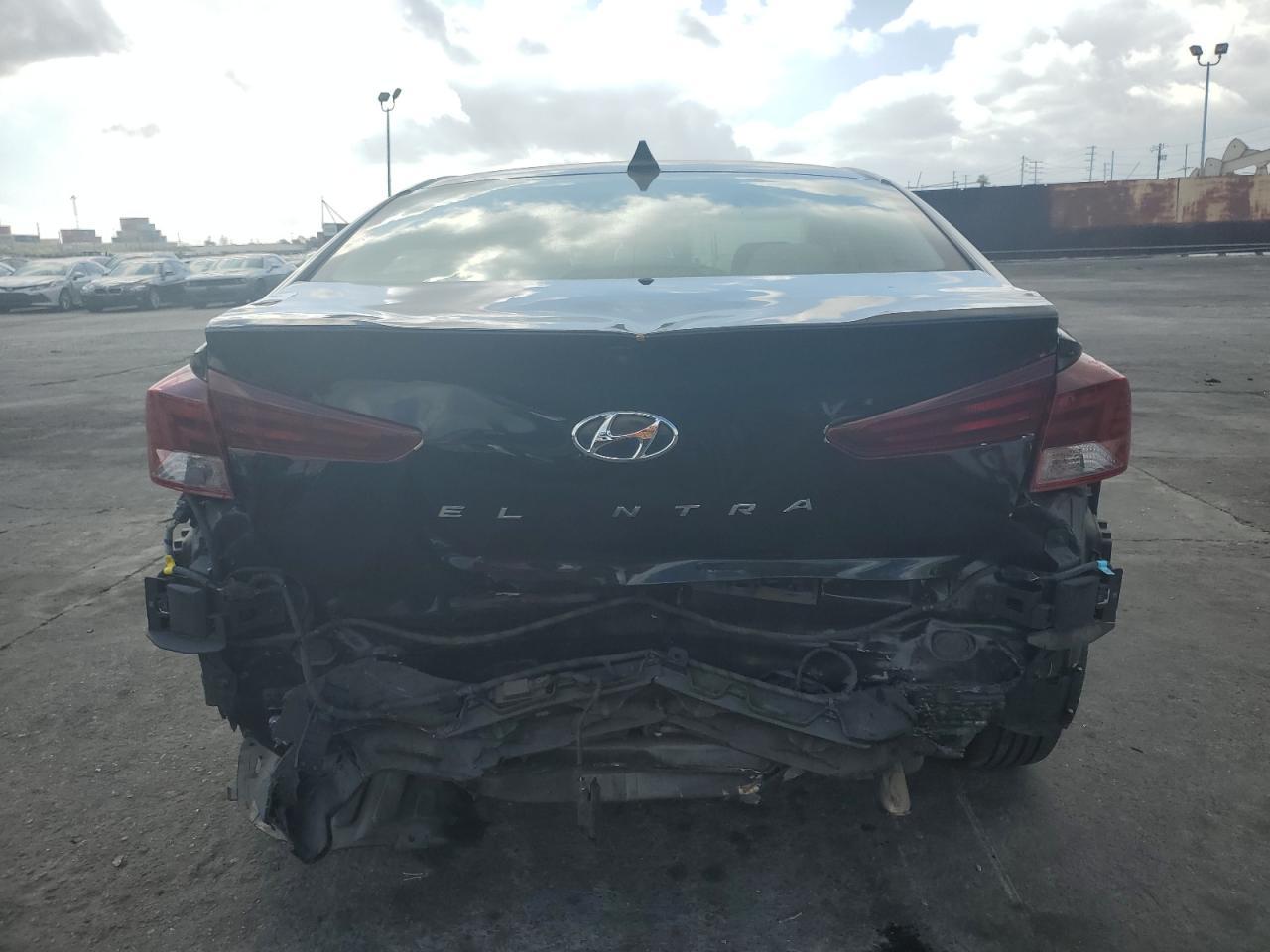 2019 HYUNDAI ELANTRA SE - Image 6