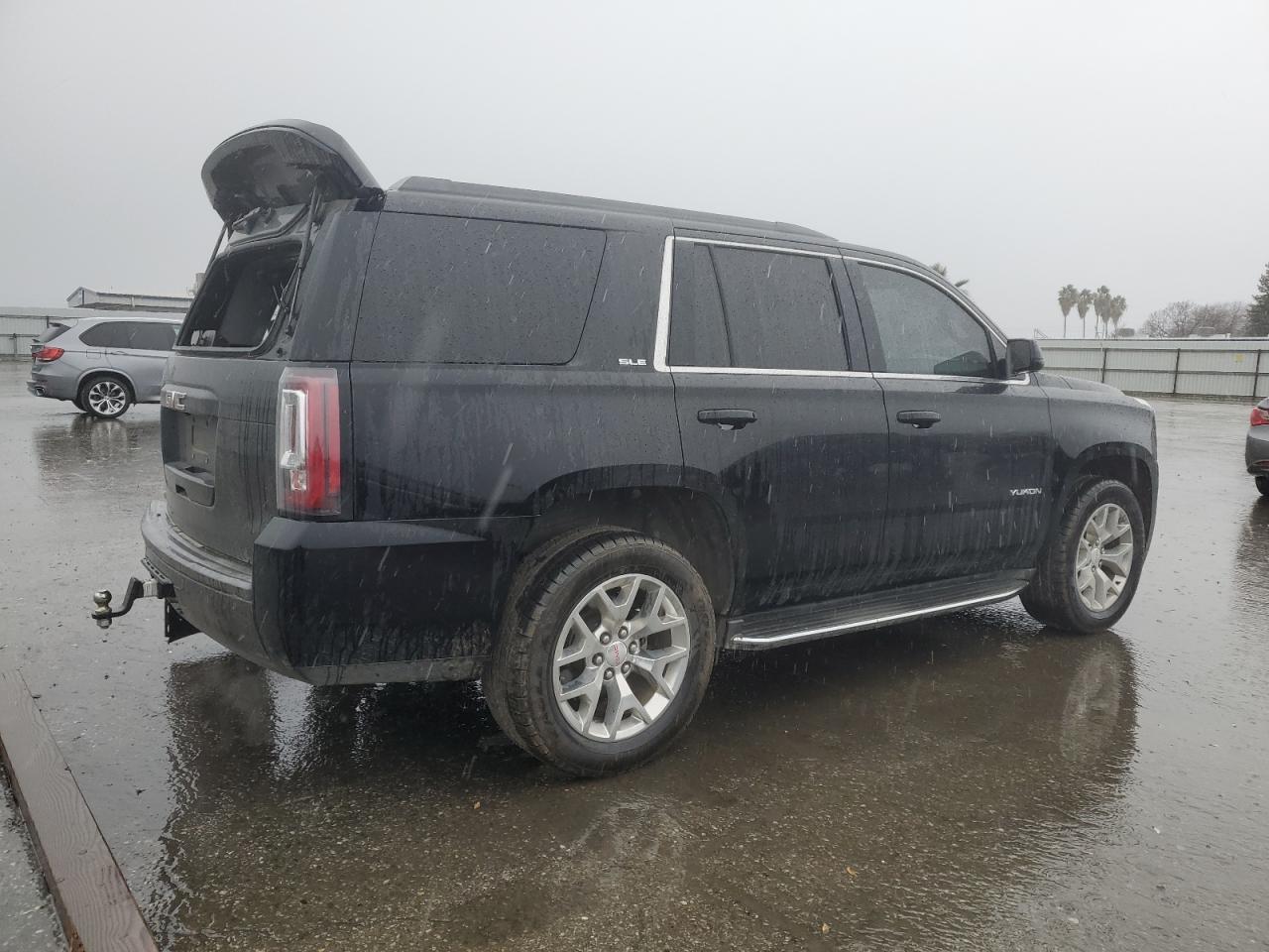 2016 GMC YUKON SLE - Фото 3