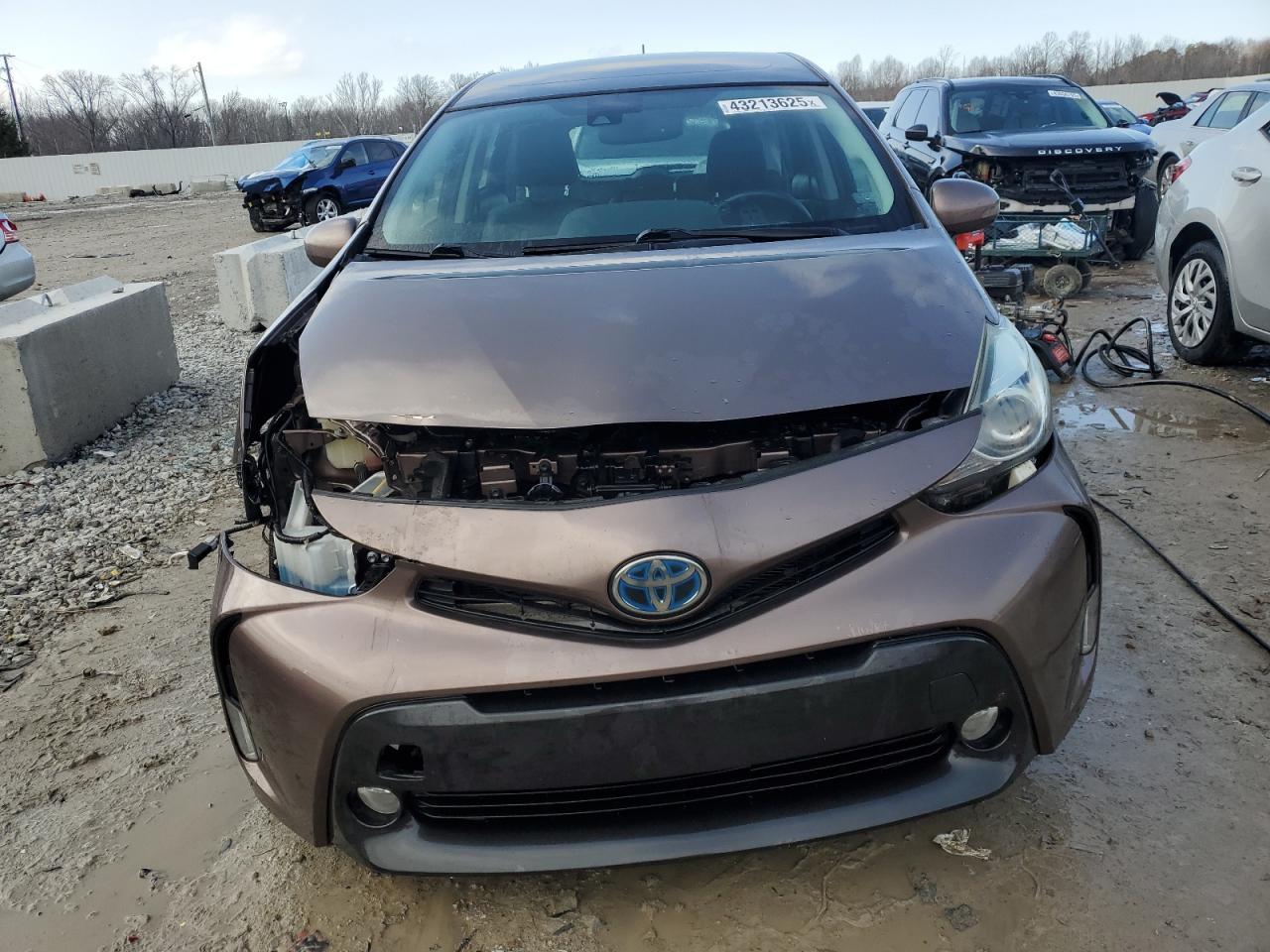 2015 TOYOTA PRIUS V - Image 5