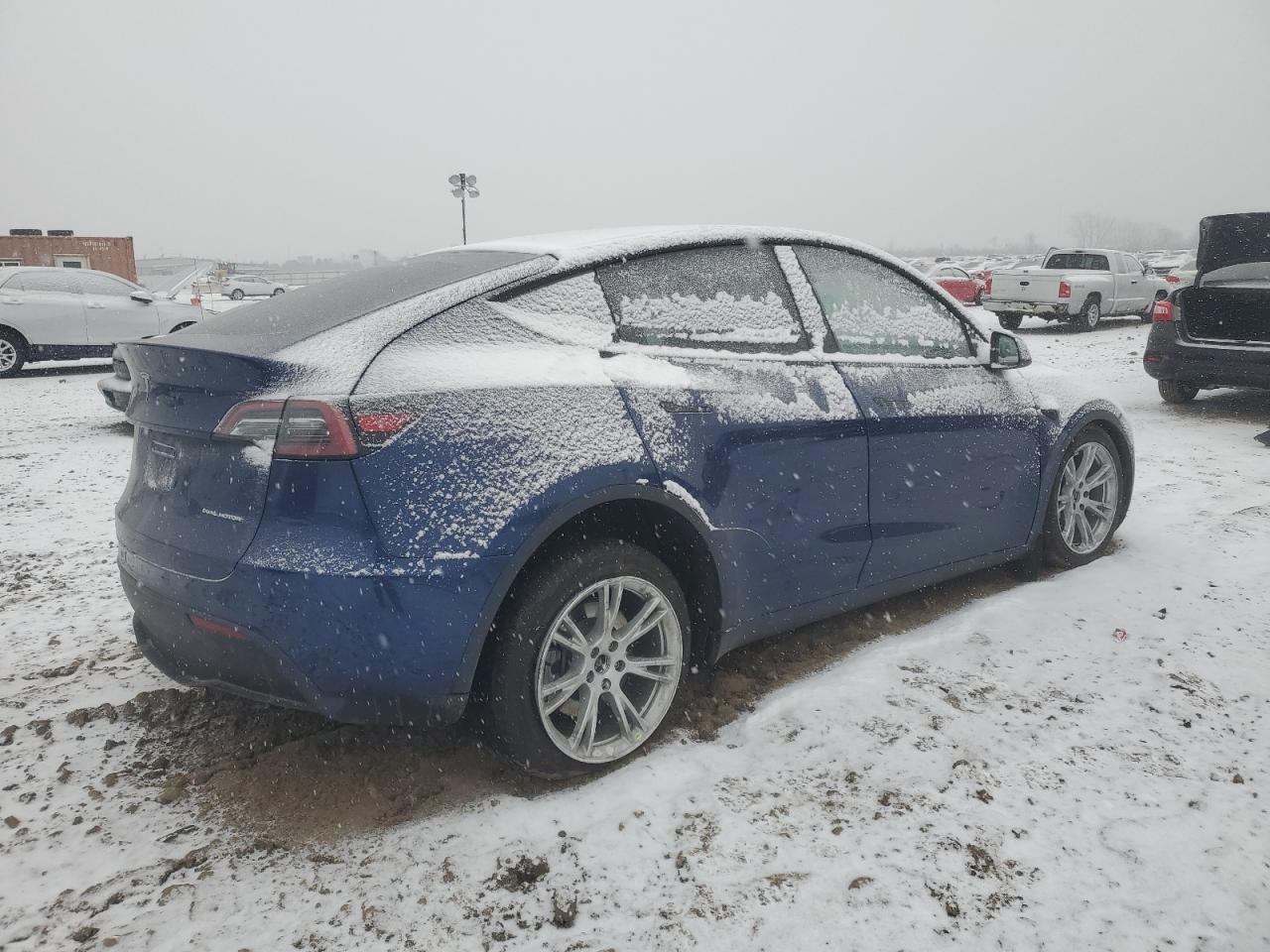 2023 TESLA MODEL Y - Фото 3