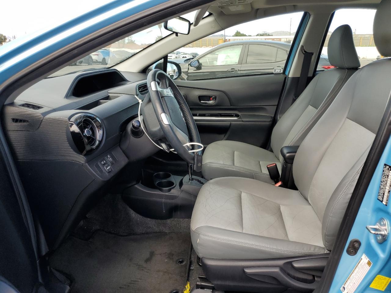 2015 TOYOTA PRIUS C - Фото 7