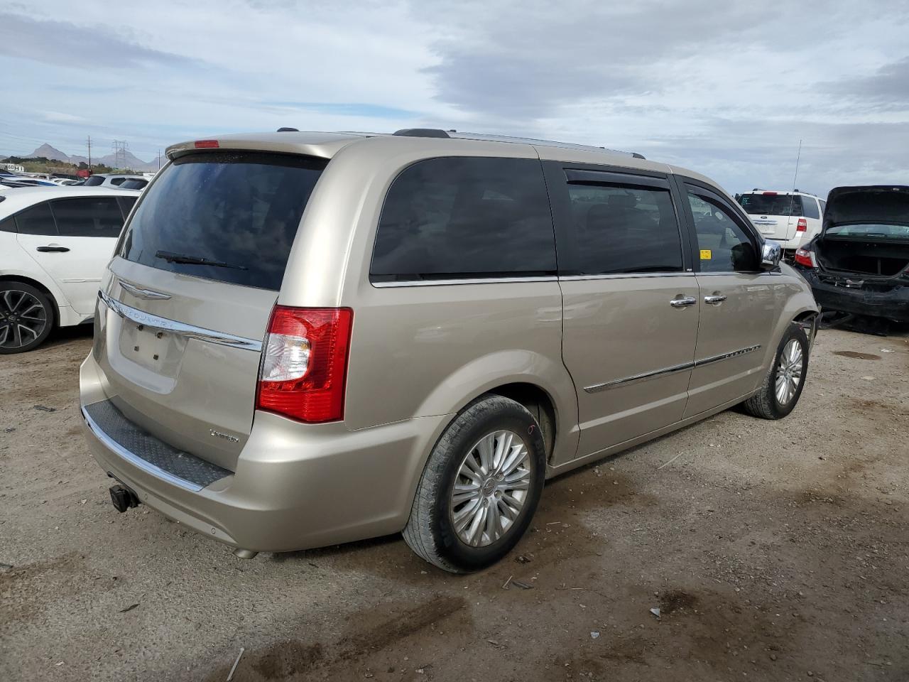 2014 CHRYSLER TOWN & COU - Фото 3