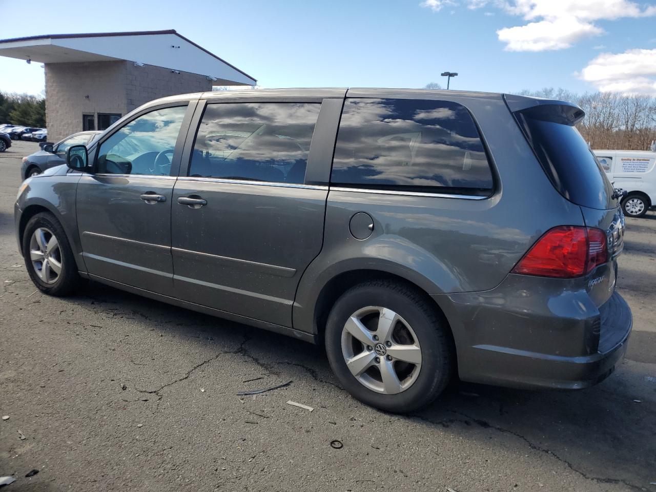 2010 VOLKSWAGEN ROUTAN SEL - Фото 2