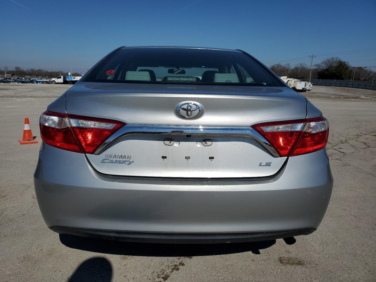 2017 TOYOTA CAMRY LE - Image 6