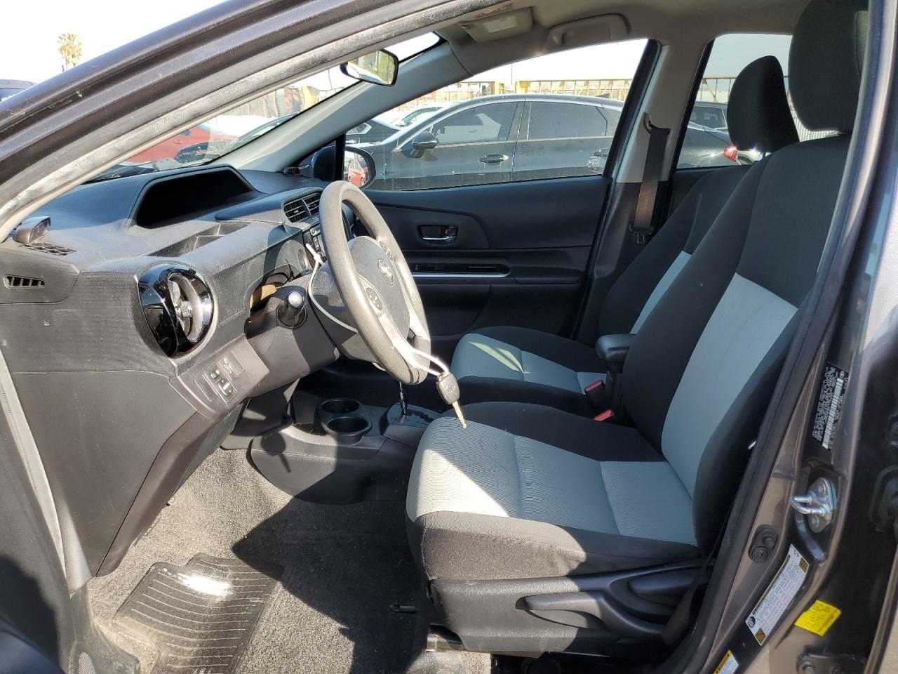 2015 TOYOTA PRIUS C - Фото 7