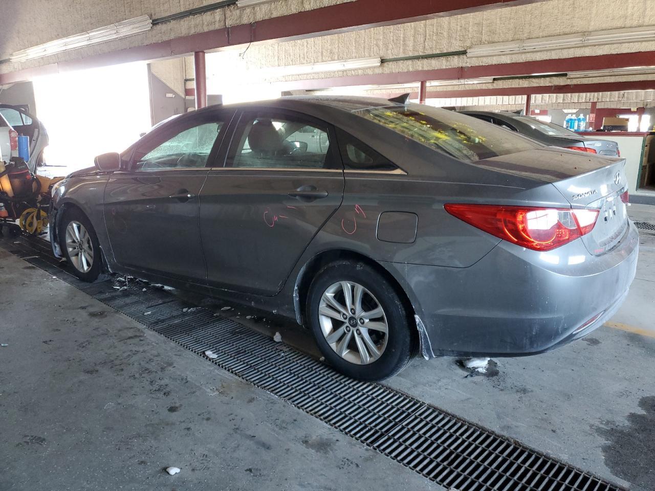 2013 HYUNDAI SONATA GLS - Image 2