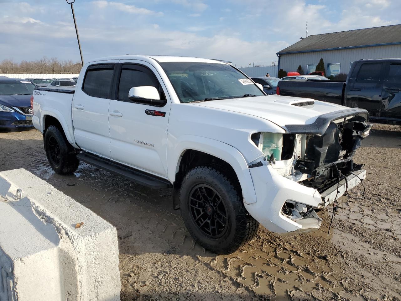 2017 TOYOTA TACOMA DOU - Фото 4