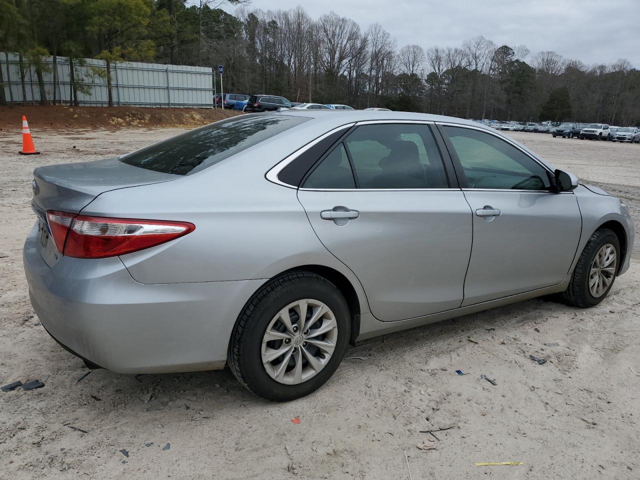 2017 TOYOTA CAMRY LE - Фото 3