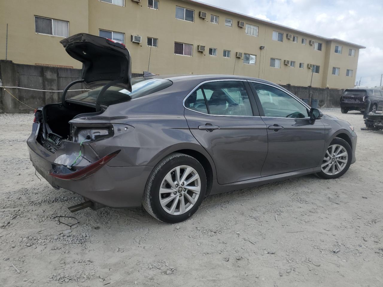 2024 TOYOTA CAMRY LE - Фото 3