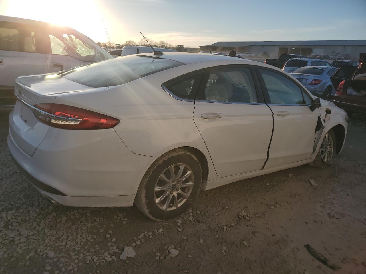2017 FORD FUSION S - Image 3