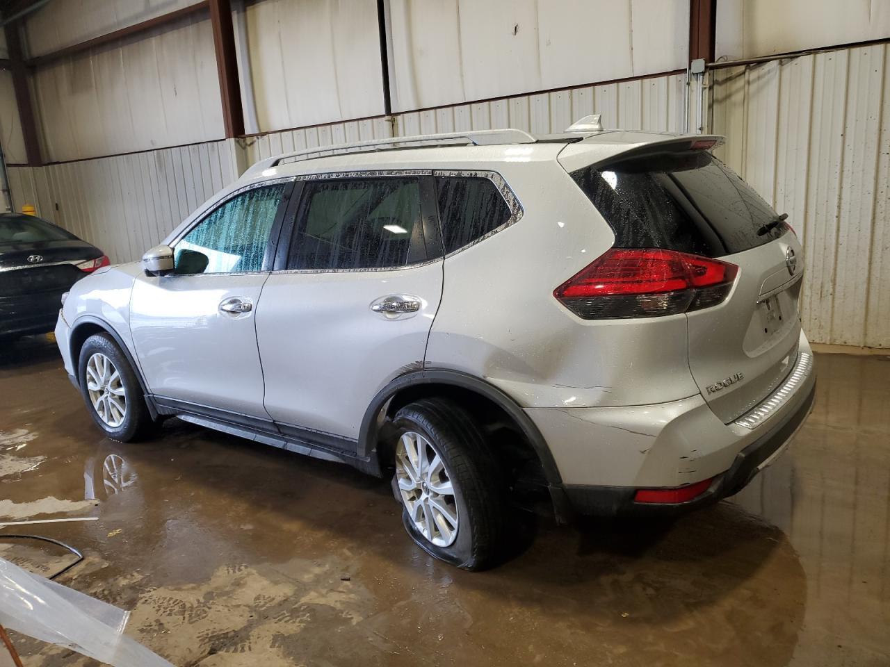 2017 NISSAN ROGUE SV - Image 2
