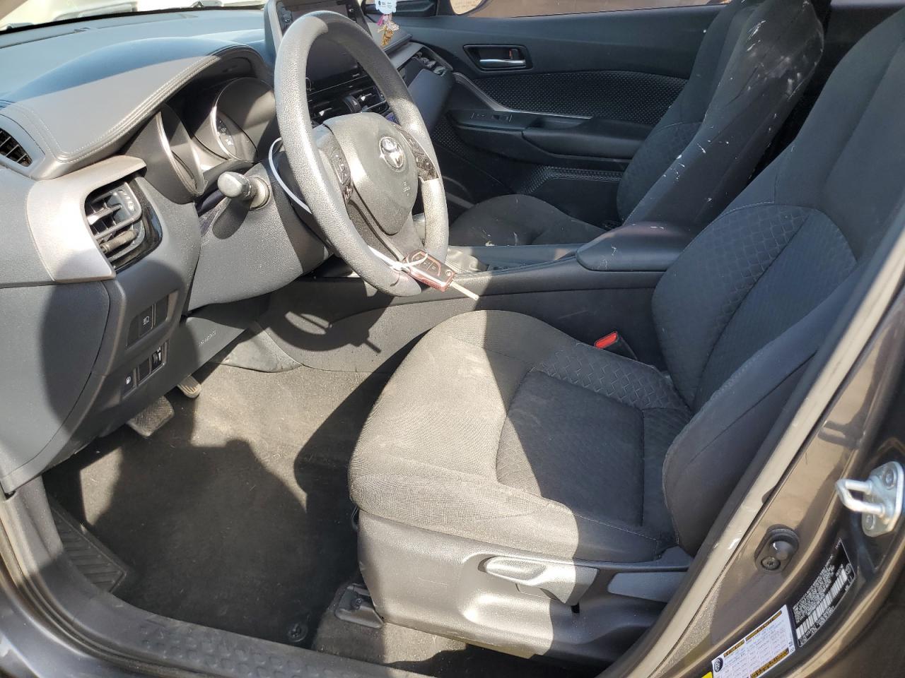 2021 TOYOTA C-HR XLE - Фото 7