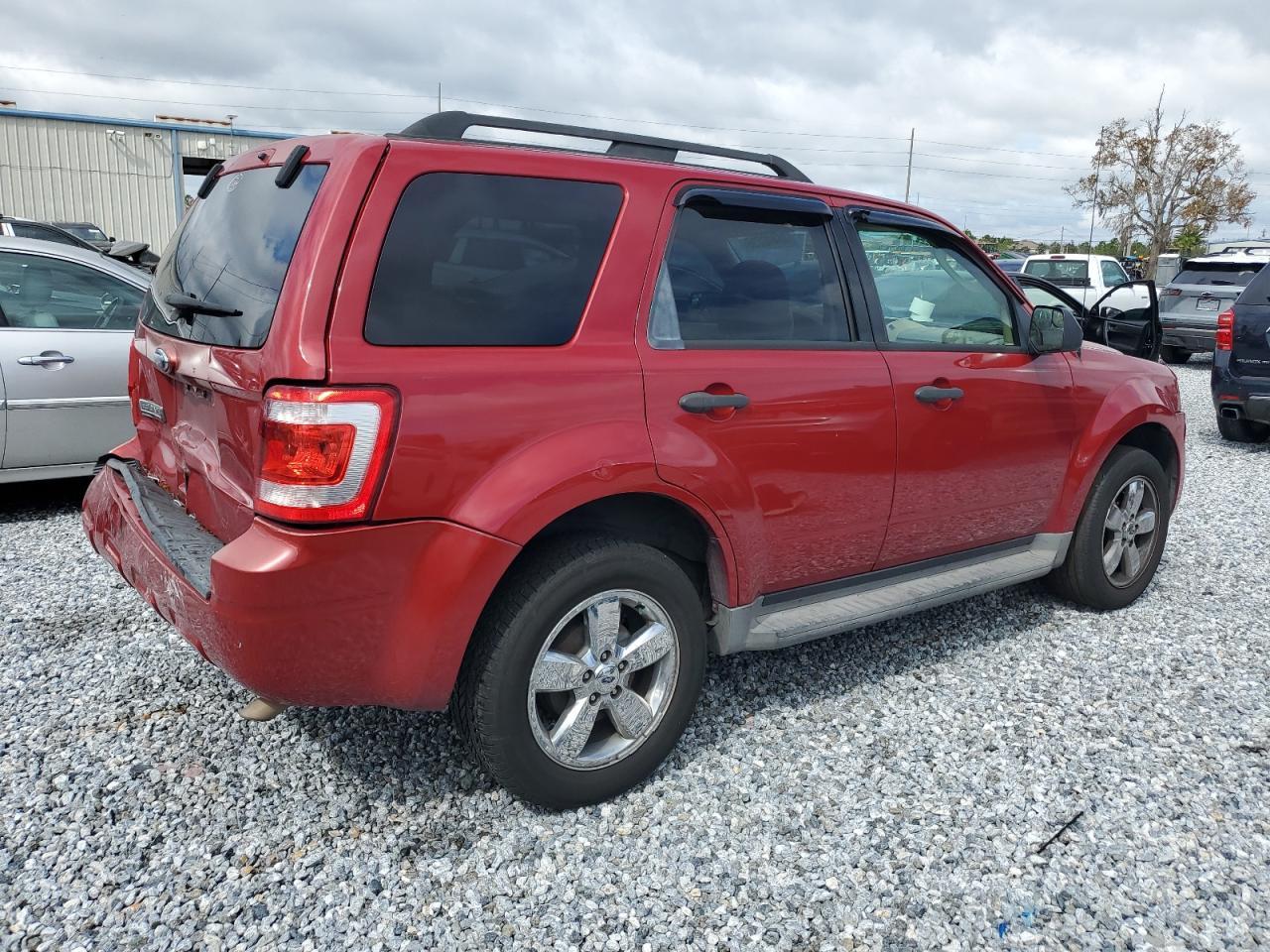 2010 FORD ESCAPE XLT - Image 3