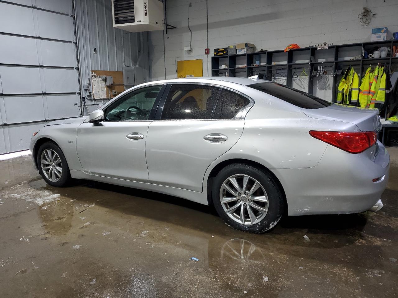 2016 INFINITI Q50 PREMIU - Фото 2