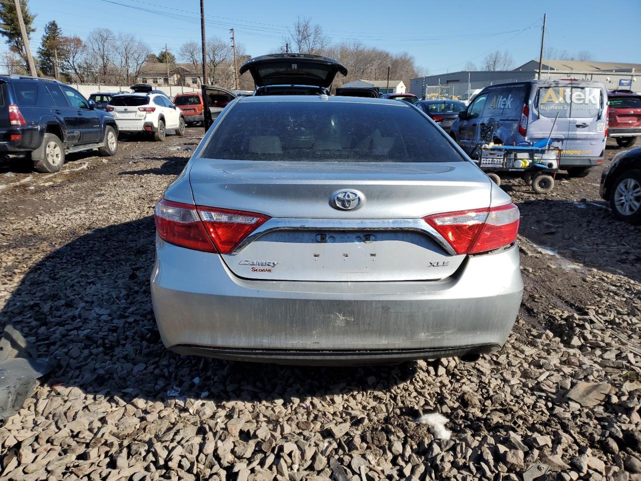 2017 TOYOTA CAMRY LE - Фото 6